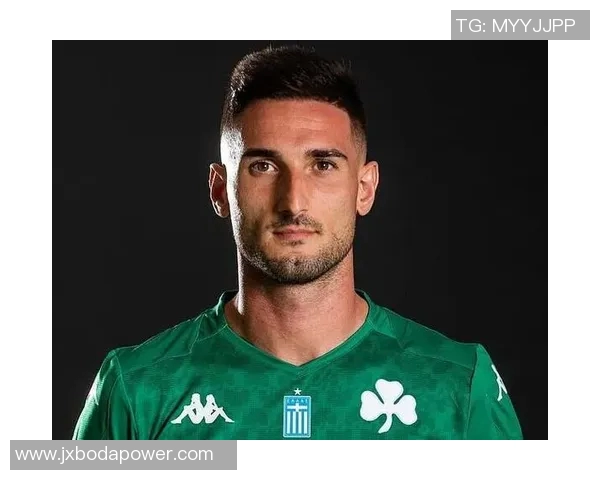 火爆脾气与足球天赋并存的明星球员背后的故事与挑战